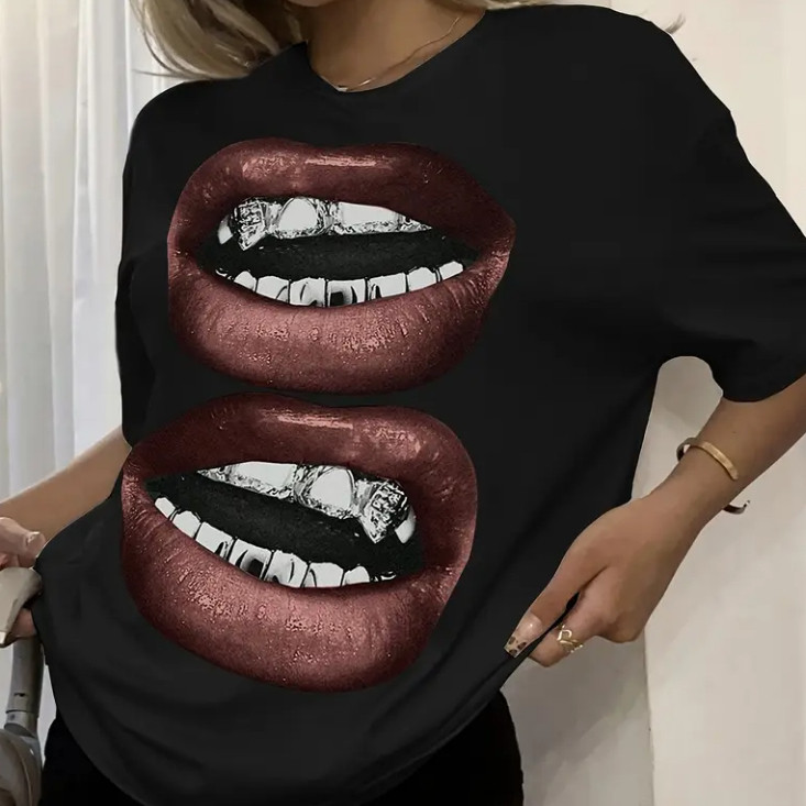 [Camiseta Premium em Algodão Puro]SISI Camiseta Moderna Oversized E Basica Tendencia Estilosa Feminina Lips Red Algodao