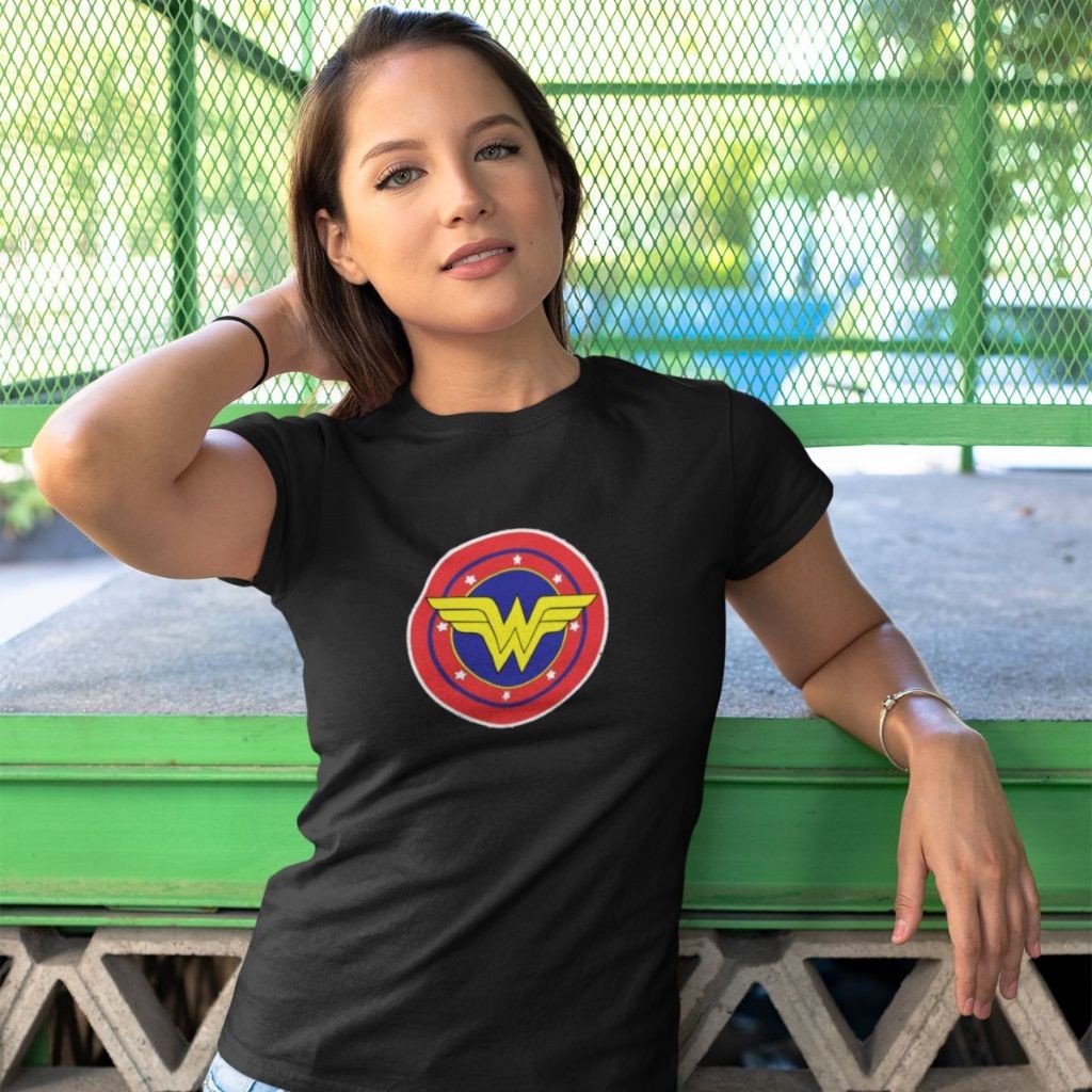 Camiseta Baby Look Feminina Mulher Maravilha | Blusa Geek Estampada Nerd Estilo Casual