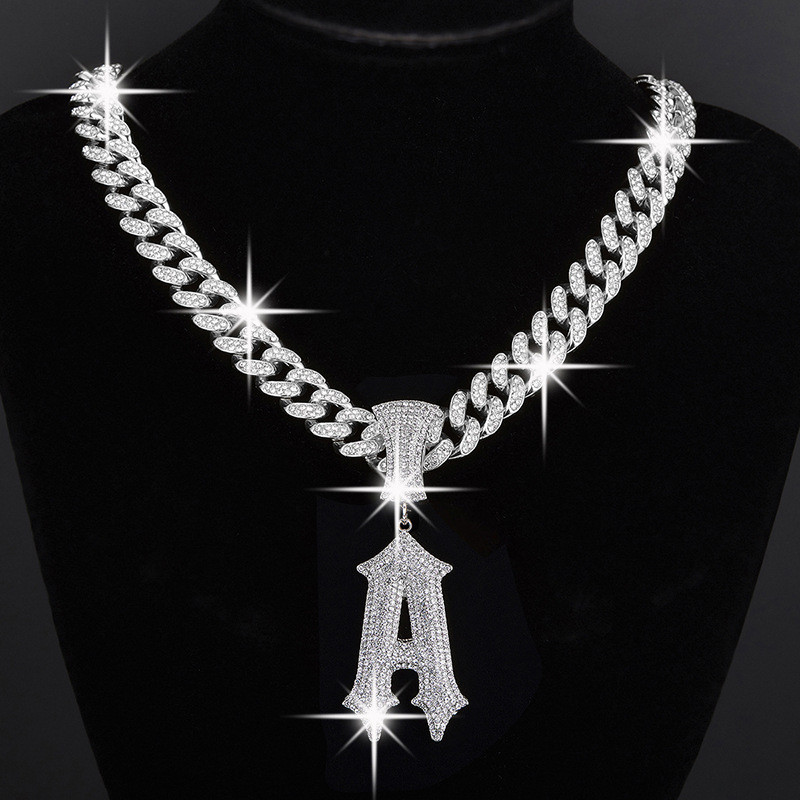 Novo colar hip-hop com letra A em diamante, pingente de corrente cubana, pingente de letra tridimensional e elegante.