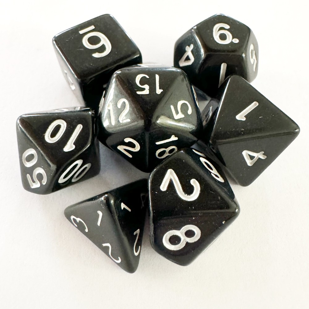 KIT 7 DADOS DICE PRETO OPACO CENTRAL  JOGO TABULEIRO RPG MESA NÚMEROS BRANCOS D4 D6 D8 D10 % D12 D20 em Oferta na Shopee