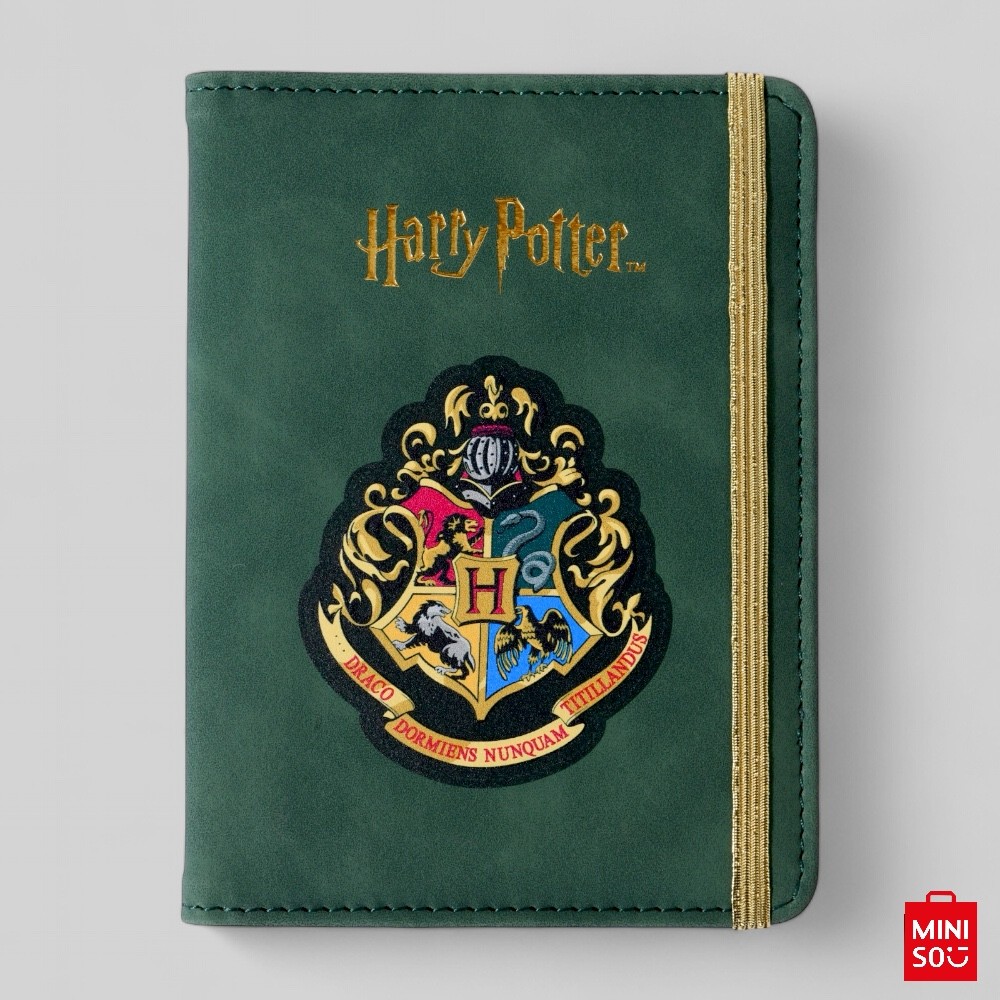 Carteira Porta Passaporte Harry Potter Hogwarts Verde Miniso com Fechamento Elástico