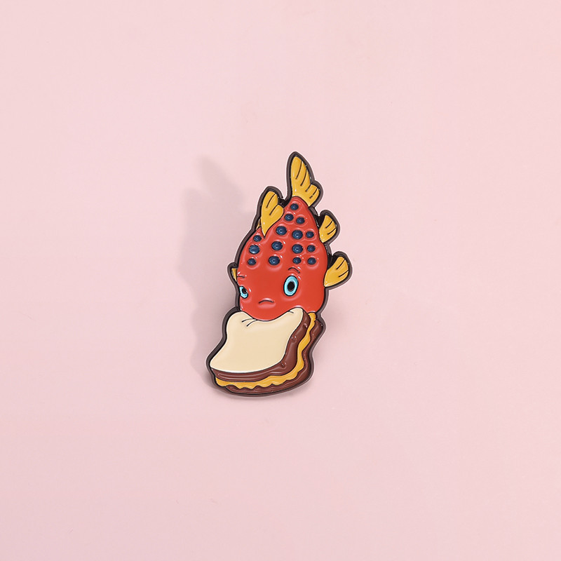 Bonito Peixinho Broche Pino Kawaii Pão Peixe Emblemas De Metal Mochila Acessórios Para Amigos