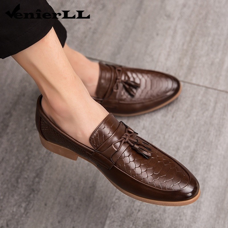 Mocassins masculinos com borla, leves e confortáveis, marrons, sola de tendão, preto, negócios, sapatos casuais de couro