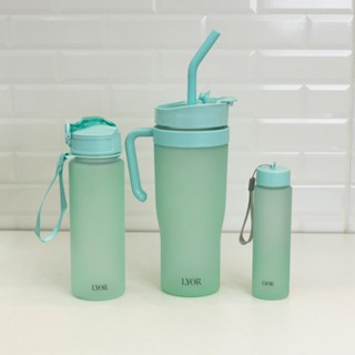 1 Caneca com 2 Garrafas Squeeze Lyor de Plástico Verde em Oferta na Shopee