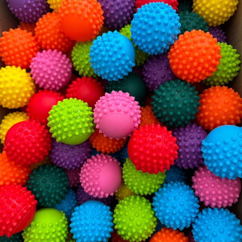 Kit 6 e 12 Bolinhas Anti Stress Com Cravos Para Cachorro Pet Fisioterapia