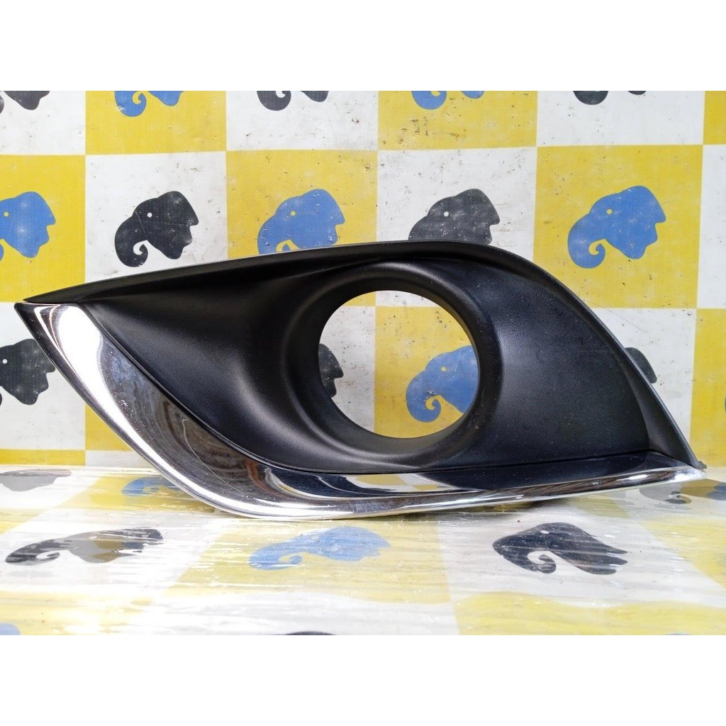 Moldura Farol Milha Esquerda Versa 2015 2016 2017 2018 2019 