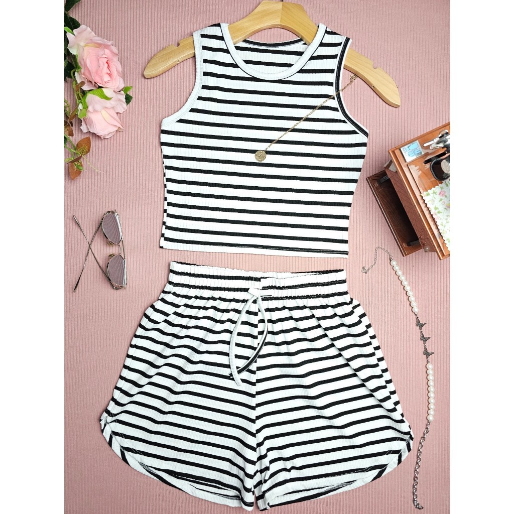 Conjuntos Listrada  Cropped Top Simples básico Regata+Short Curto Malha Canelada