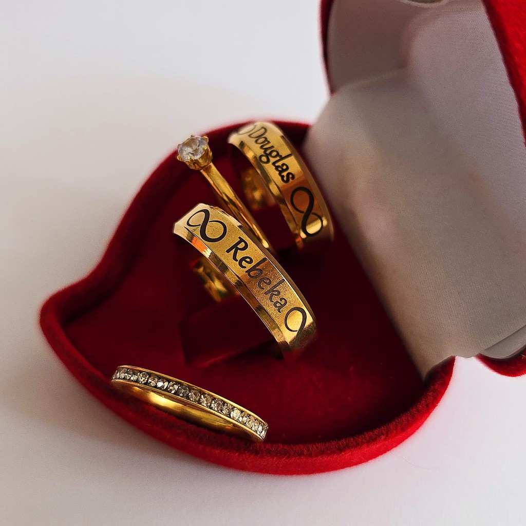 Par de alianças banhada a ouro 18k Chanfrada + Gravação Infinito+ Solitário e Aparador COD-106 em Oferta na Shopee