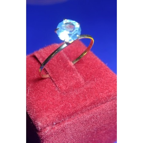 Anel Pedra Oval Debutante 15 Anos Solitário Pedra Zircônia 8x6 mm Ouro 18 kilates Peso 1.30 Gramas