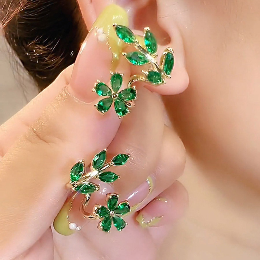 Novo Super fada folha verde flor brincos Design feminino luz luxo temperamento moda brincos em Oferta na Shopee