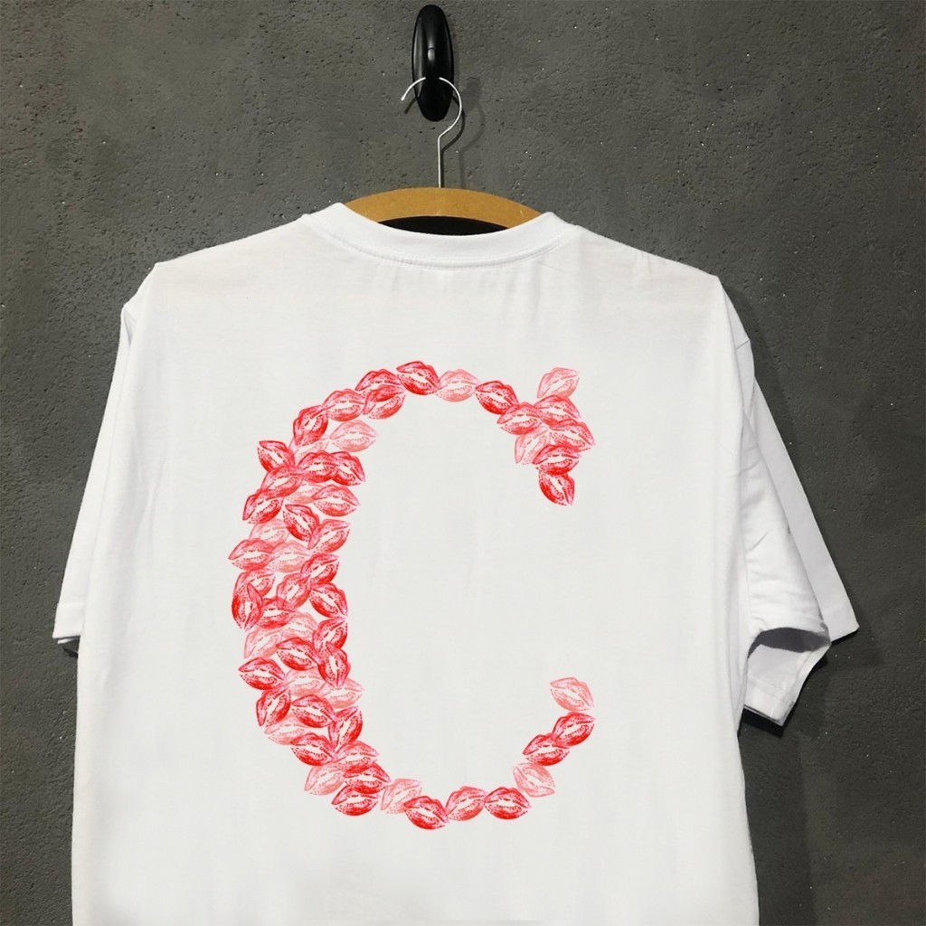 Camiseta de beijos inicial para namorado/camiseta personalizada Dia dos namorados