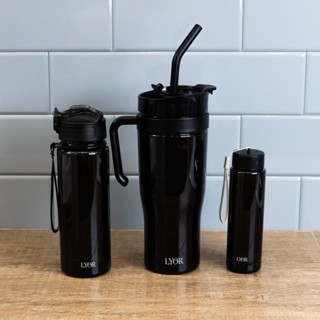 1 Caneca com 2 Garrafas Squeeze Lyor de Plástico Preto em Oferta na Shopee
