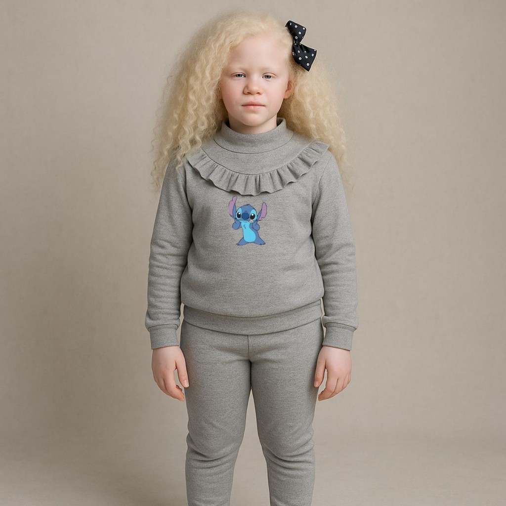 Conjunto Infantil Moletom Lãzinha Calça e Suéter com Estampa do Stitch Dando a Língua