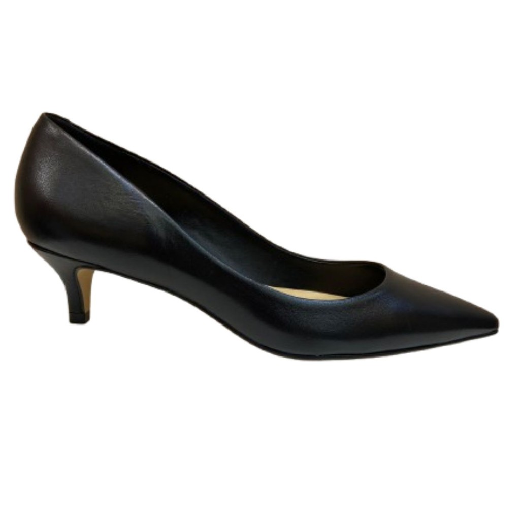 Scarpin Preto Carrano Couro Legitimo Bico Fino e Salto Baixo