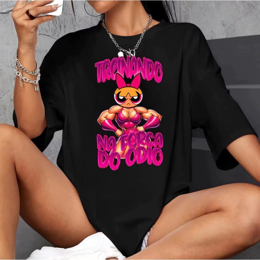 Camiseta oversize manga curta gola alta estampada desenho treino poderoso academia camisa sofisticada