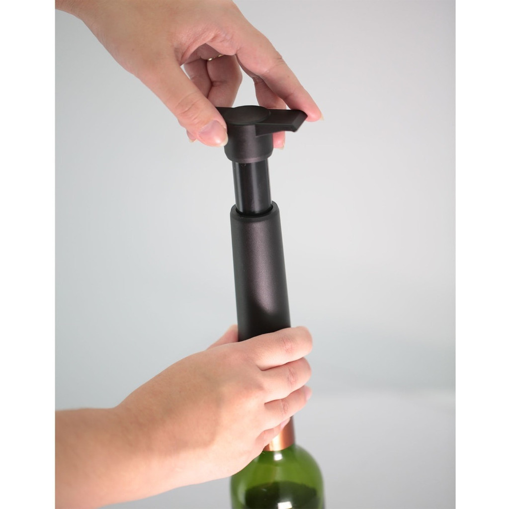 Bomba Vácuo Garrafa De Vinho + 2 Tampas Vácuo Cor Preto