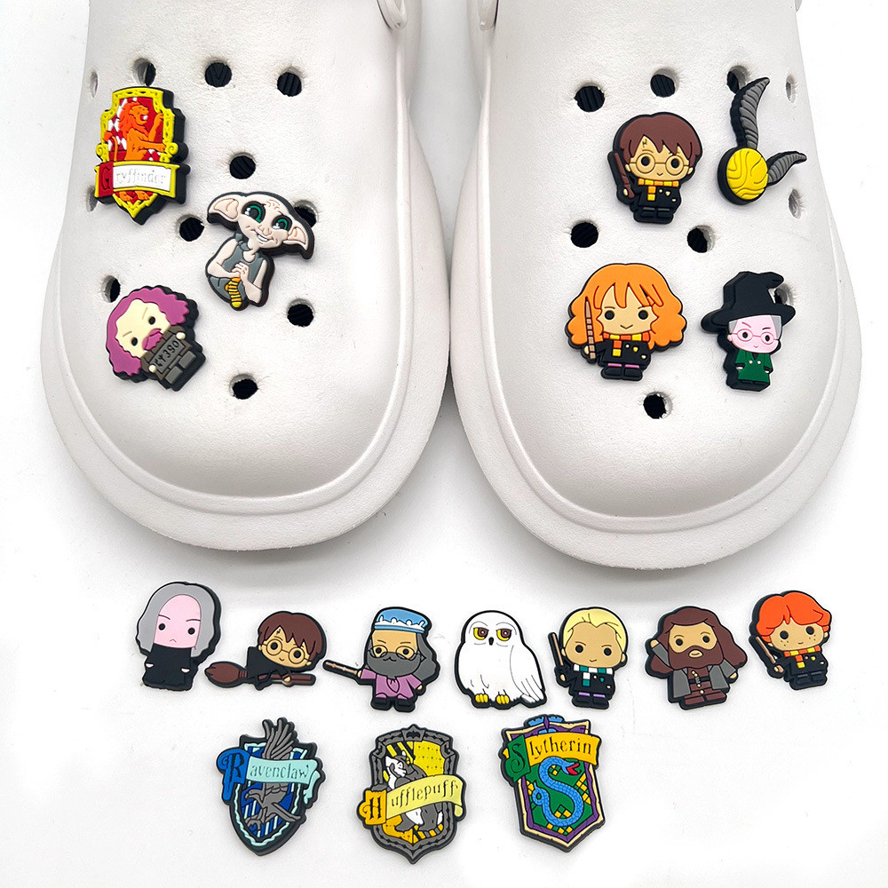 Pins PVC Novo Bonito Harry Potter Cartoon Chinelo Sapatos Botão Charme