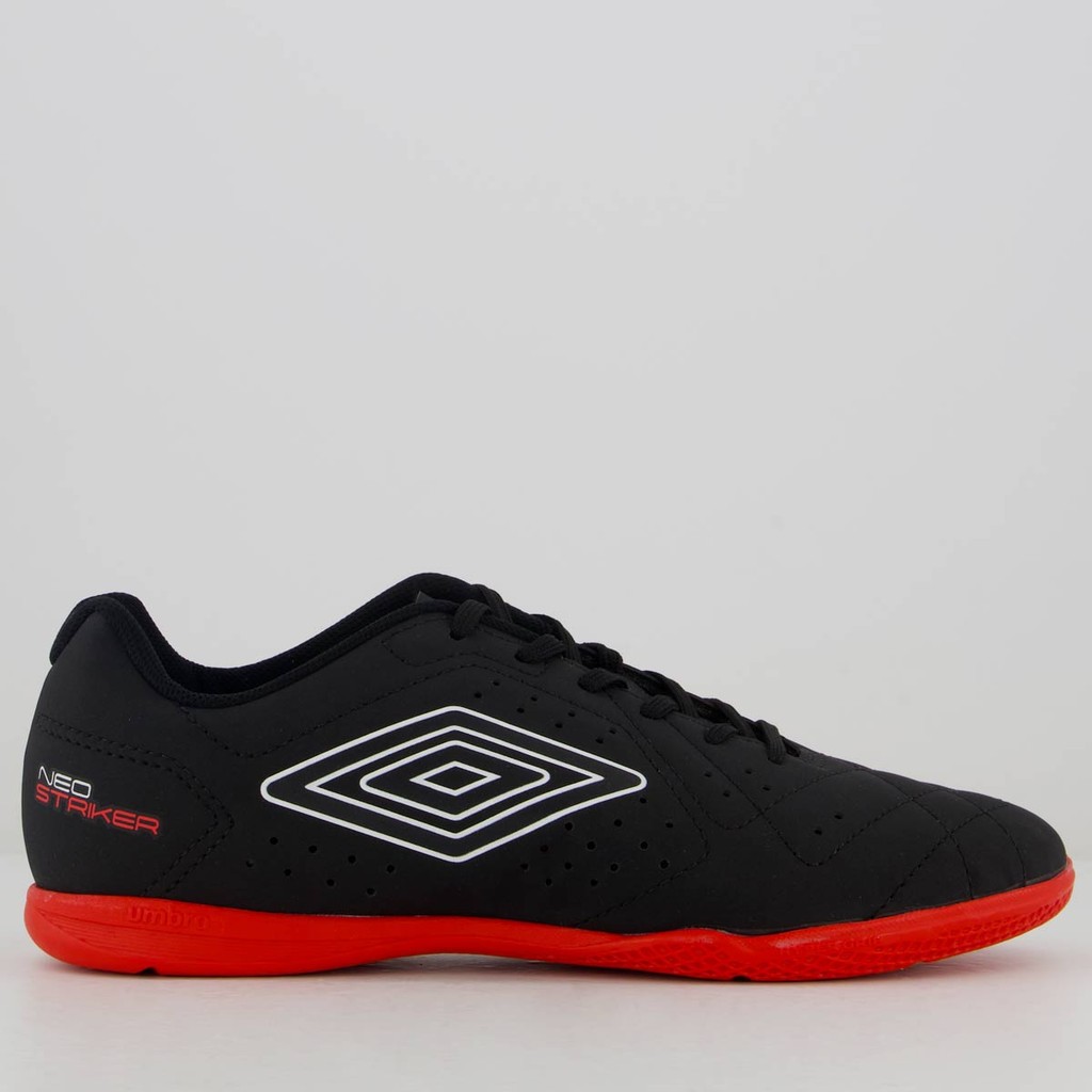 Chuteira Umbro Neo Striker Futsal Preta Vermelha e Branca em Oferta na Shopee