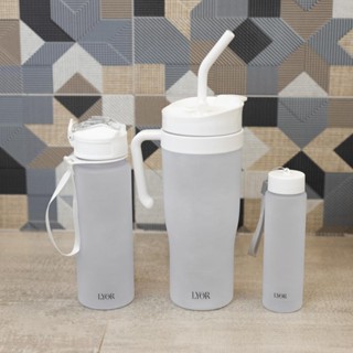 1 Caneca com 2 Garrafas Squeeze Lyor de Plástico Branco em Oferta na Shopee