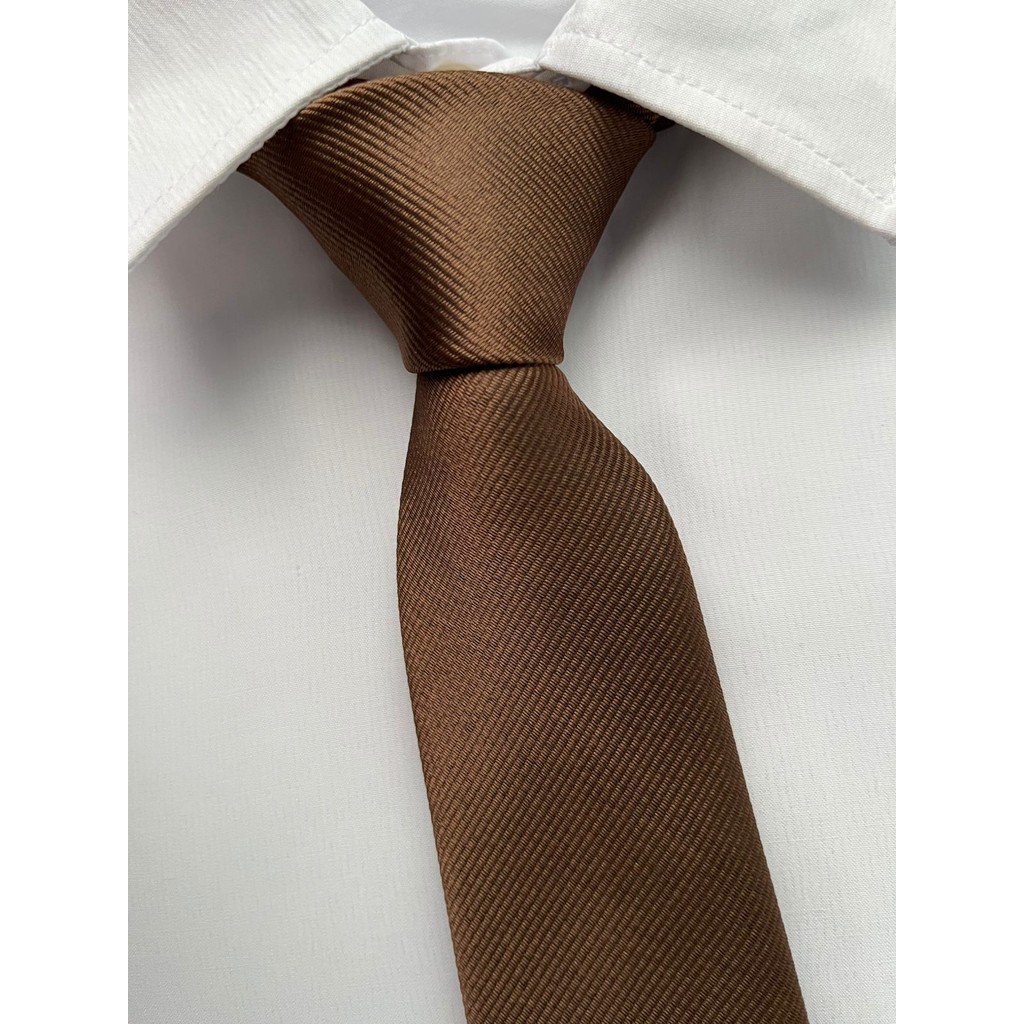 Gravata  Semi Slim Marrom Riscadinha