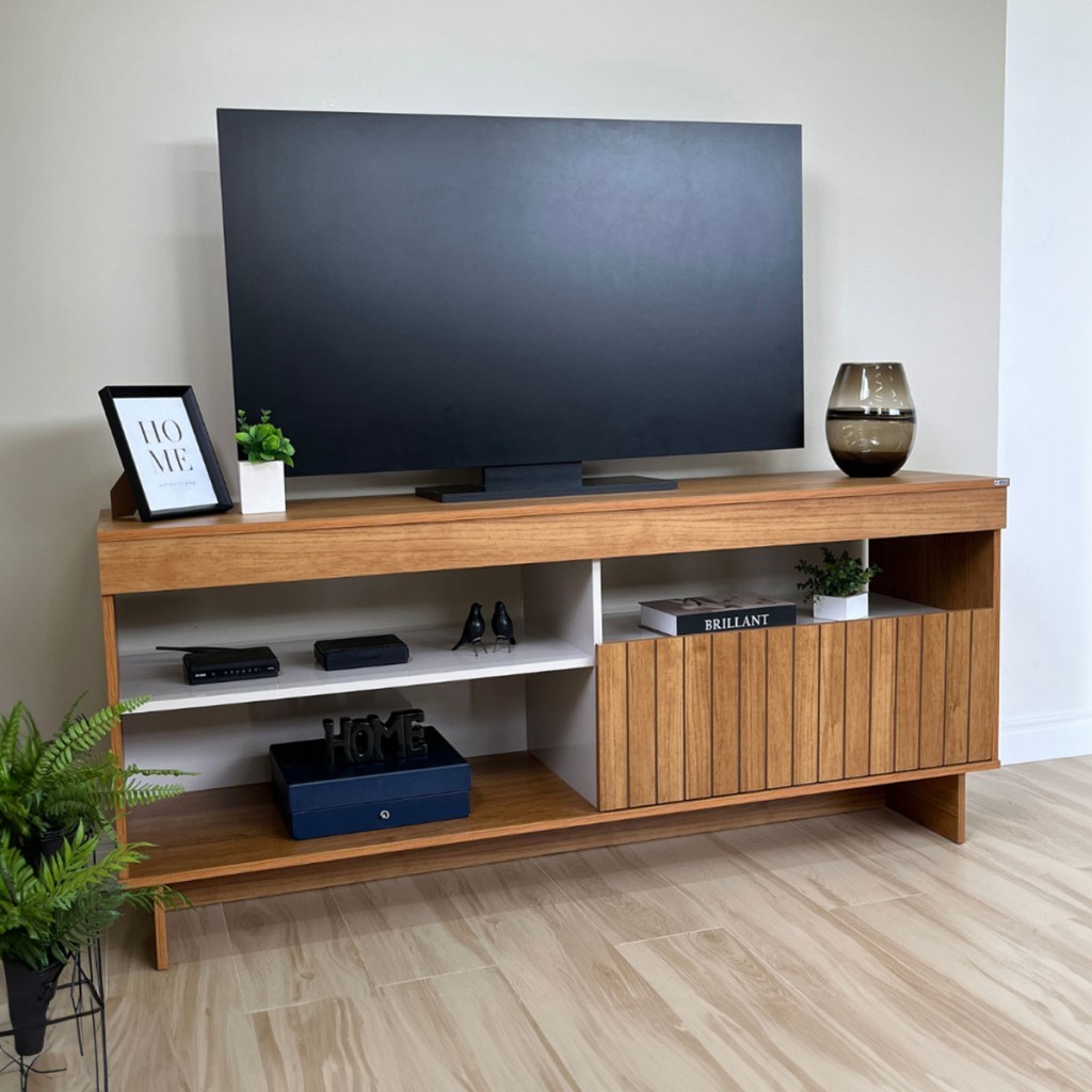 Rack para TV Até 65 Polegadas City 1 Porta Frisada Cinamomo/Off White - Artely Móveis em Oferta na Shopee