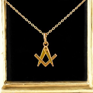 Corrente de Aço Inoxidável e Pingente do Símbolo da Arquitetura em Zamac Banhadas a Ouro 18K em Oferta na Shopee