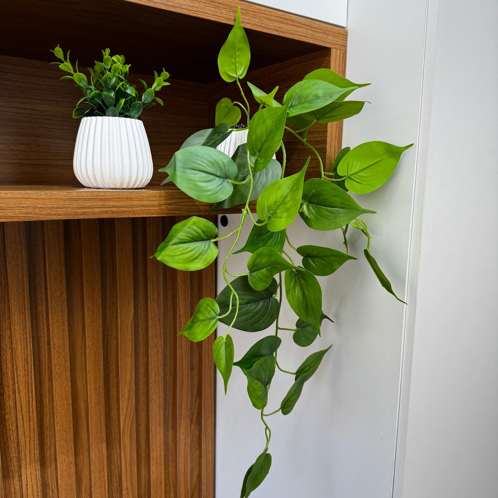 Kit 2 Vasos Decorativos com Plantas Artificiais | Jiboia Pendente Realista LISA 60cm + Folhagem Compacta