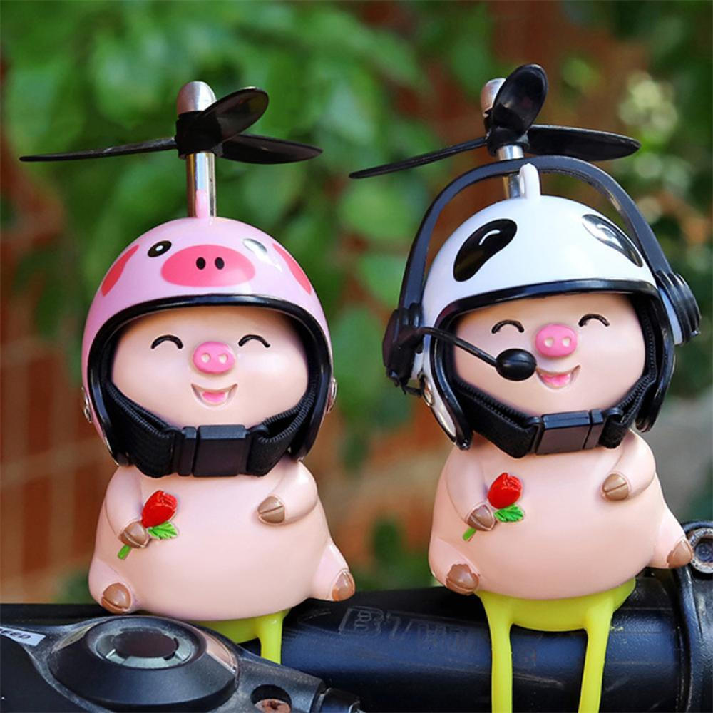 TKEY Bonito Pequeno Porco Rosa Com Capacete Hélice Parafuso De Ar Ornamento Do Carro Vento Quebrado Brinquedo De Quebra