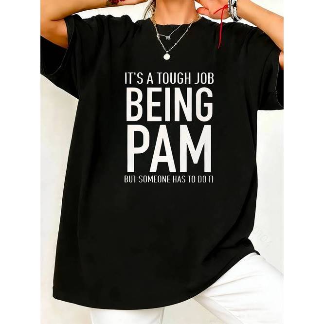 Camiseta Feminina Plus Size Pam Nome Slogan Divertido Letras Oversized Confortável Estilosa Moderna Casual