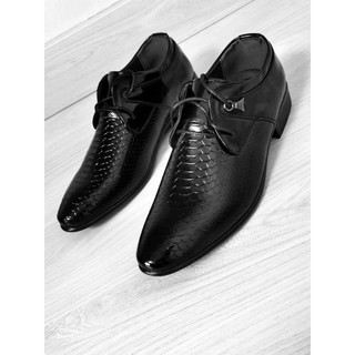 Novo estilo masculino cara sapatos de couro versão coreana negócios apontou Toe brilhante britânico Formal Wear Casual n