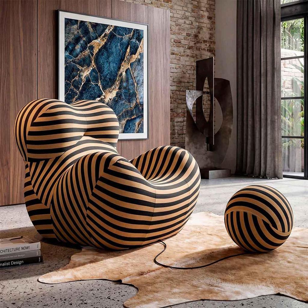 Poltrona Vortex com Puff Listrada Design Orgânico Statement Compacto na Caixa - King House