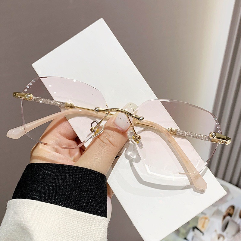 Óculos Feminino Anti Luz Azul Sem Aro Lentes Lapidadas Retrô Com Detalhe Em Strass Elegante Luxo