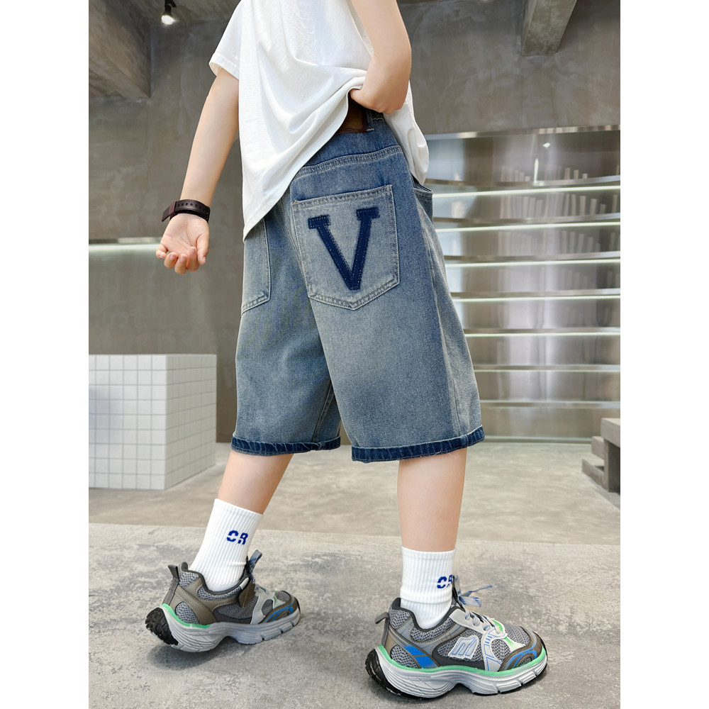 Roupas infantis meninos roupas de verão Shorts jeans soltos 2026 novo estilo médio grande calças médias infantis verão e