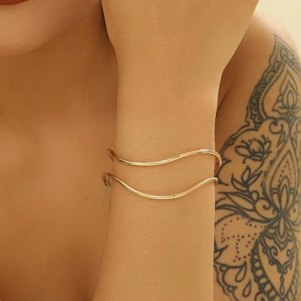 Bracelete Feminino Duplo Ondulado Ajustável – Pulseira Moderna Minimalista Banhada a Ouro 18K e Prata 925 Elegante em Oferta na Shopee