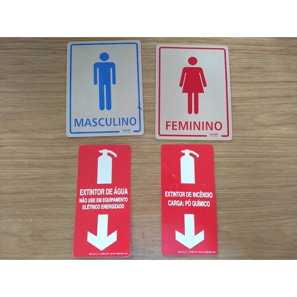 02 PLACAS SINALIZADORAS BANHEIROS FEMININO E MASCULINO E 02 DE EXTINTOR DE INCENDIO - SEMI-NOVAS