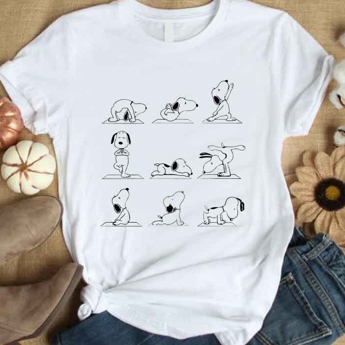 Camiseta Feminina e Masculina Estampa Nove Snoops Alongando Camisa 100% Algodão Unissex Personagem