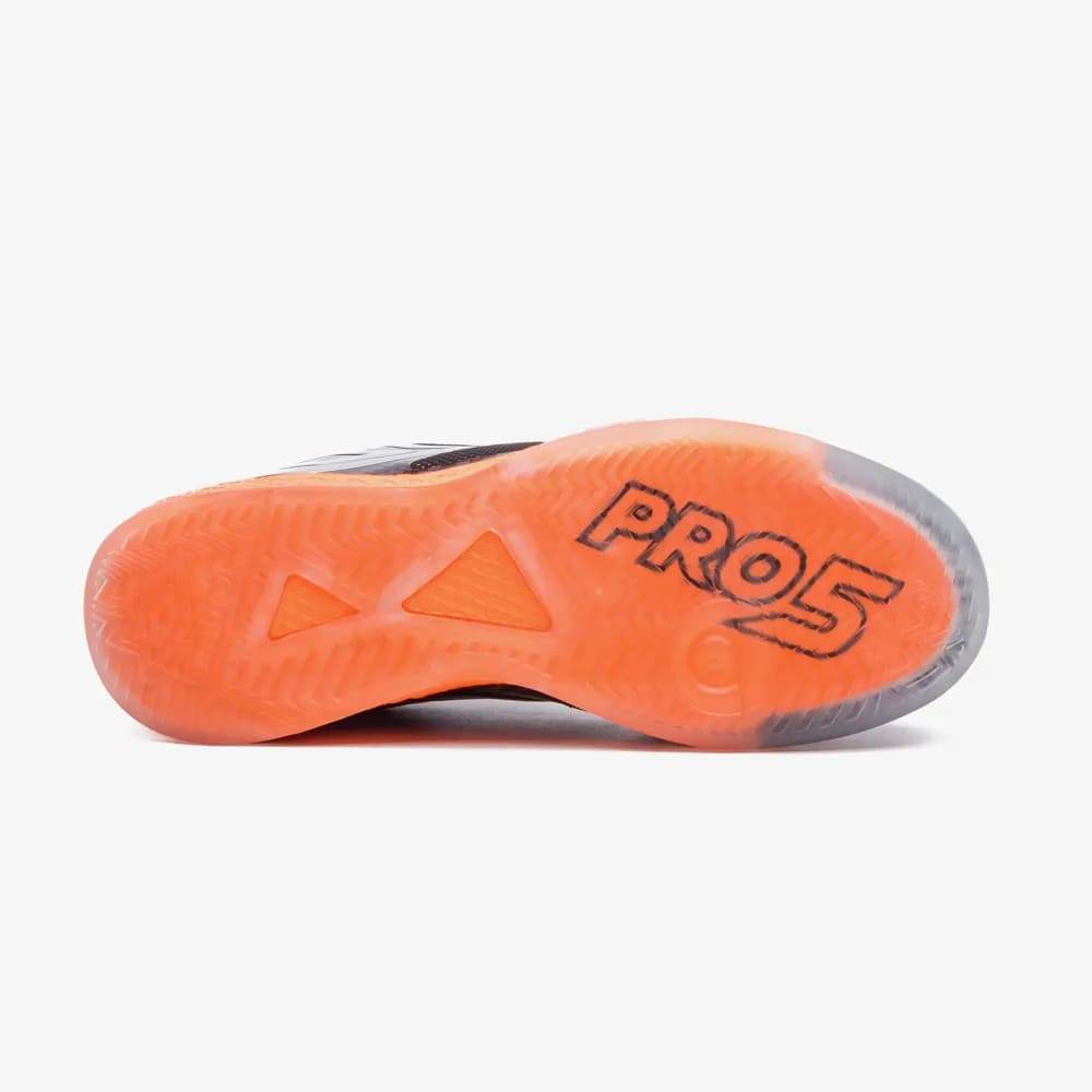 Chuteira Umbro Futsal Pro 5 Bump Preto/Laranja — imagem 2 de 2