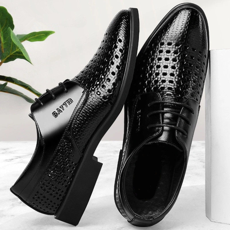 Sapatos de couro casuais masculinos de verão, roupa Formal, sola macia, malha respirável, sandálias ocas de couro