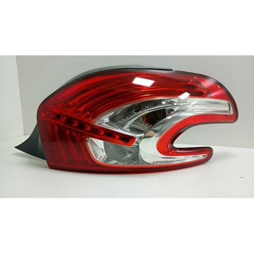 Lanterna Traseira Direita Peugeot 208 2013 Á 2016 Direito/passageiro Vermelho