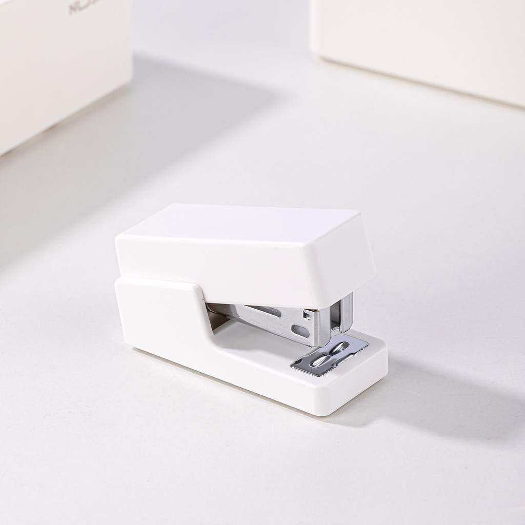 Grampeador Mini Deli Nusign Portátil para Escritório e Escola Azul ou Branco · foto 2