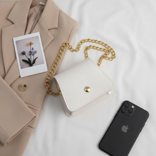 Bolsa CrossBody Feminina Alça Corrente com Enfeite Dourado Alice Borba em Oferta na Shopee