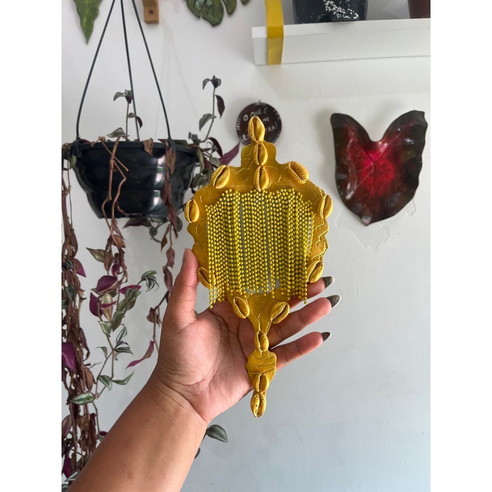 Abebé de Oxum em Cerâmica com Búzios e Chorão - Decoração Afro-Brasileira Artesanal