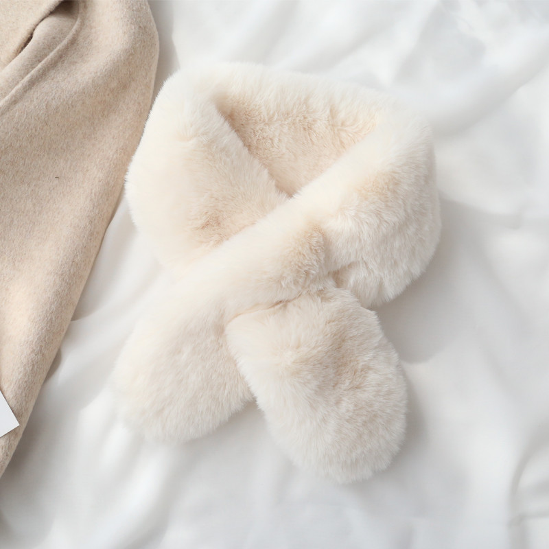 Pequeno pequeno pelúcia engrossado quente curto cachecol inverno imitação de pele de coelho cruz perfurado cor sólida es