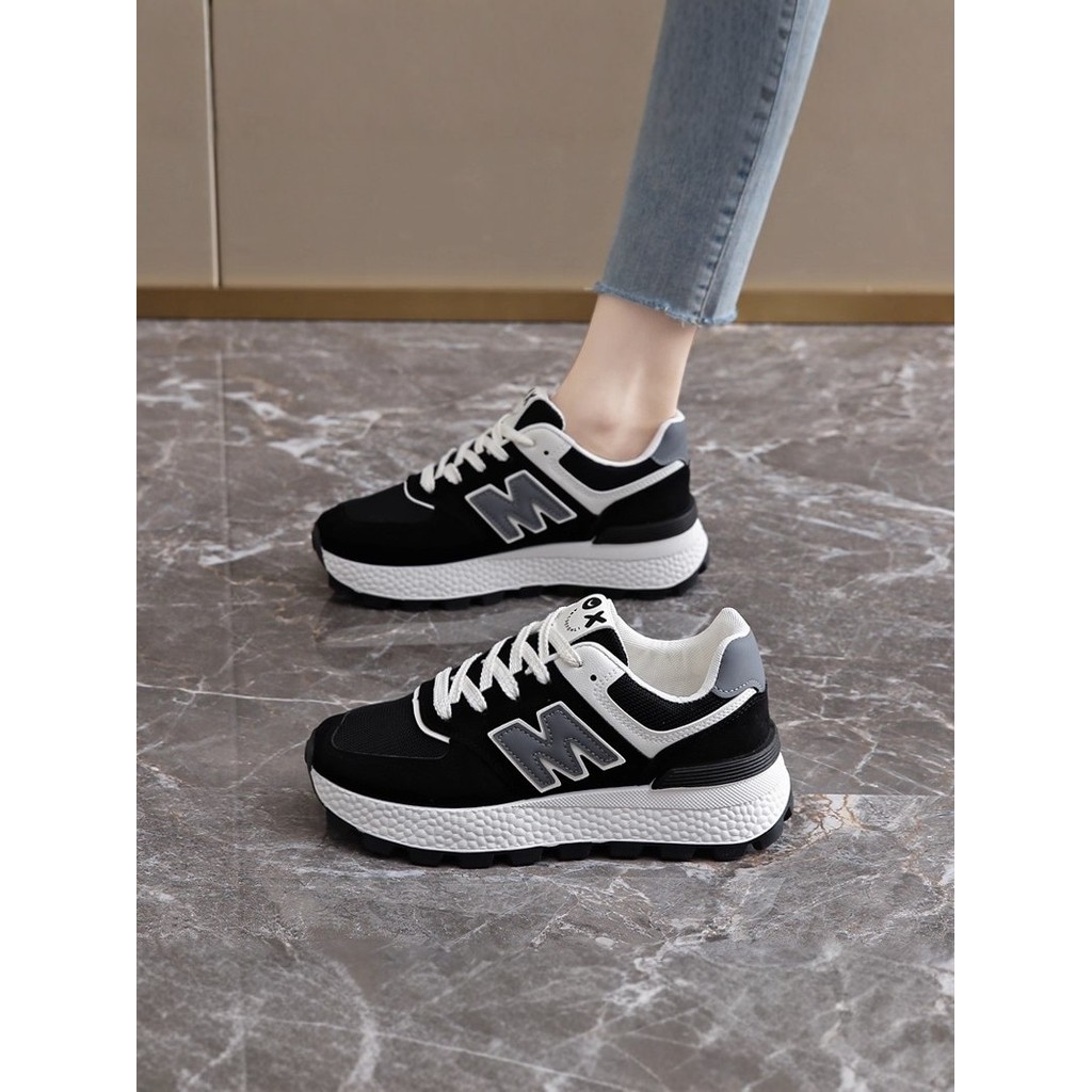 tênis feminino salto grosso tênis feminino estilo coreano Sapatos papai de sola grossa de venda quente feminino 2025 nov