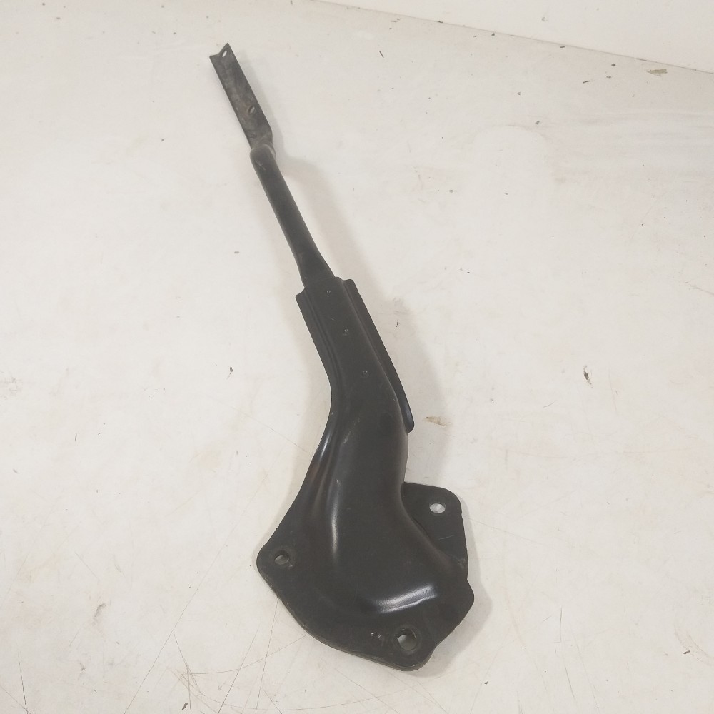 Suporte Do Para-lama Esquerdo Ford Focus 2013 3m5111009ae Preto