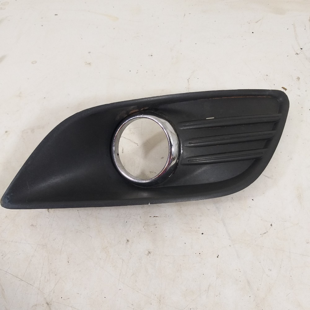 Moldura Farol De Milha Lado Direito Ford Focus Sedan 2012 Preto Direito