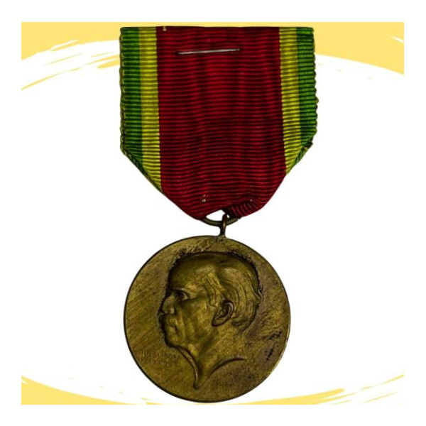 Medalha do Brasil 1949 - Centenário Rui Barbosa - Bronze - 32 mm diâmetro. Autorizada para uso em uniforme militar