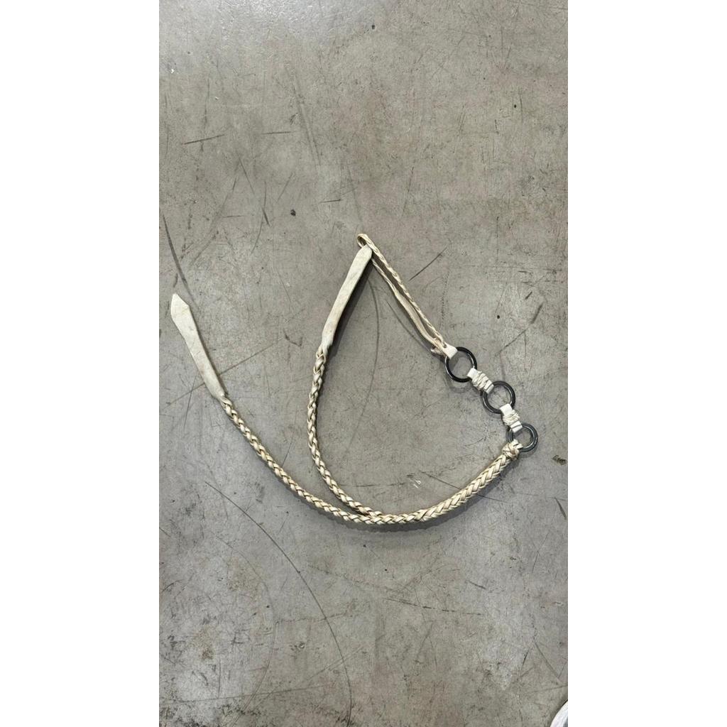 CHICOTE COURO CRU 2 PERNAS 3 ARGOLAS INOX SELARIA GUIMARÃES