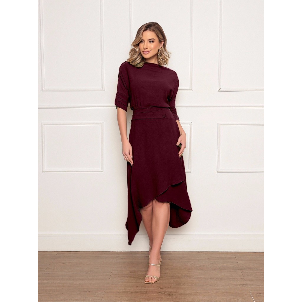 Conjunto Elegante Feminino em Tecido Duna com Blusa de Manga Dobrável e Saia Assimétrica com Botão Decorativo