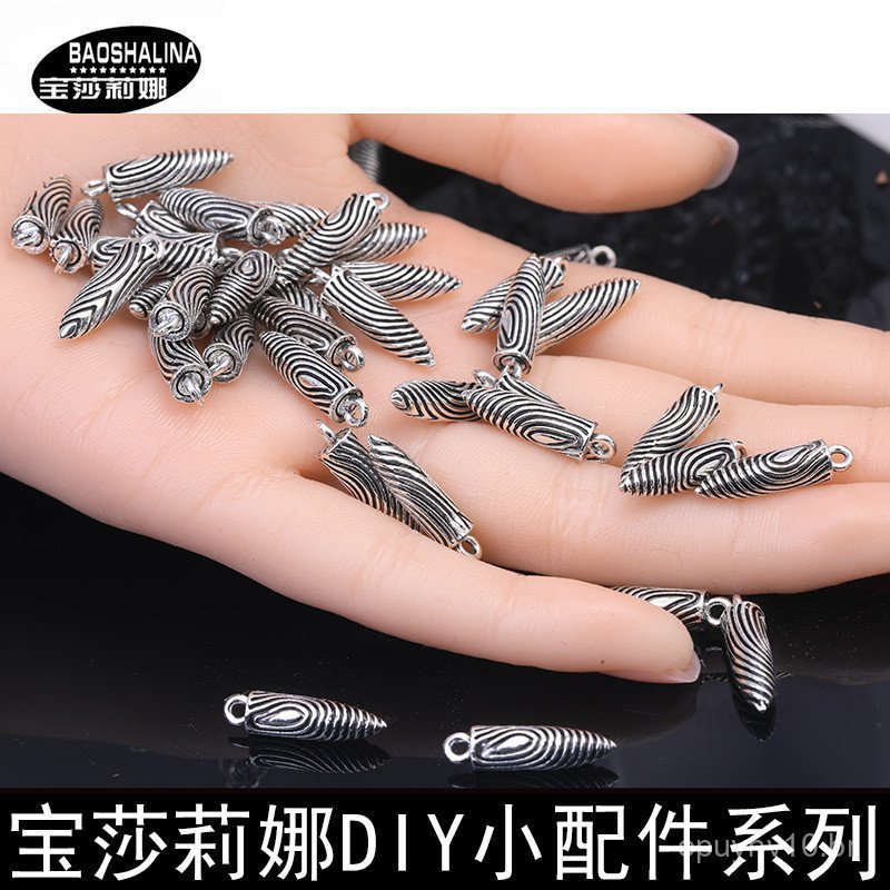 Fabricante de produtos DIY vende no atacado acessórios hidráulicos de liga de zinco, pequenos pingentes, colares, brinco